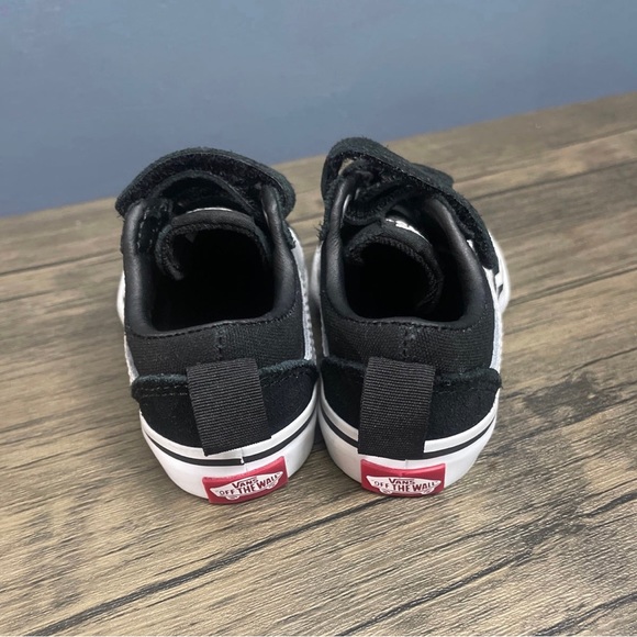 Vans - Picture 3 of 5